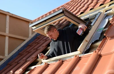 Pose de fenêtres de toit Velux à Castelner